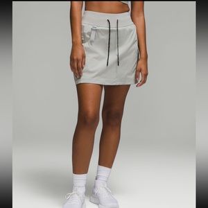 NWT LULULEMON Multi pocket cargo skirt seal grey size 4 Small